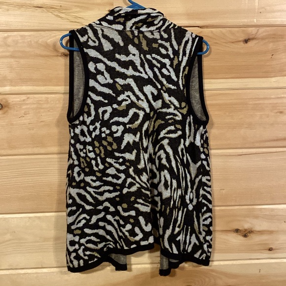 Art and Soul sweater vest $12. Medium animal print - Picture 2 of 3